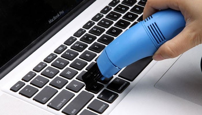 Từ bỏ ngay 8 thói quen xấu gây hại khi vệ sinh máy tính laptop 2