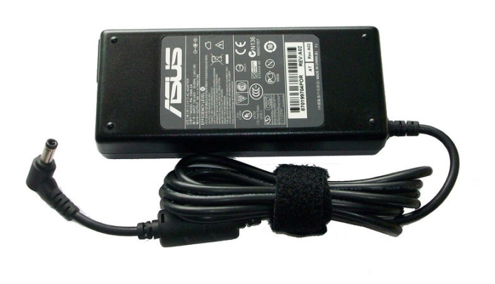 Vì sao cục sạc laptop bị nóng khi dùng? Điều này có gây ảnh hưởng gì không? 1