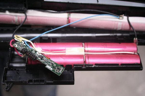 Những rủi ro tiềm ẩn khi thay cell pin laptop 1