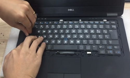 Hướng dẫn thay bàn phím laptop dell e7440 đúng kỹ thuật 15