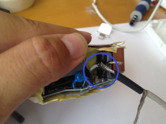 Hướng dẫn cách thay dây sạc Macbook bị đứt 8