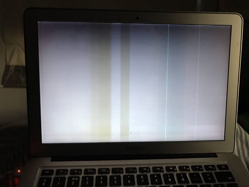 Màn Hình MacBook Bị Chớp Là Gì