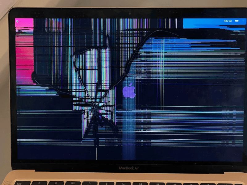 Nguyên Nhân Màn Hình MacBook Bị Nứt